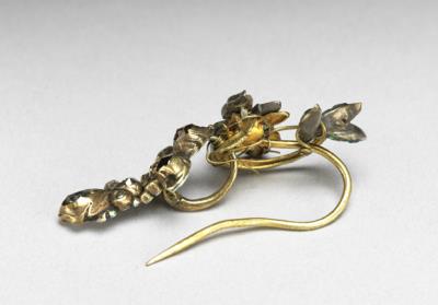 图片[2]-Earring decorated with glassinlaid flowers, Qing dynasty, Tongzhi reign(1862-1874)-China Archive